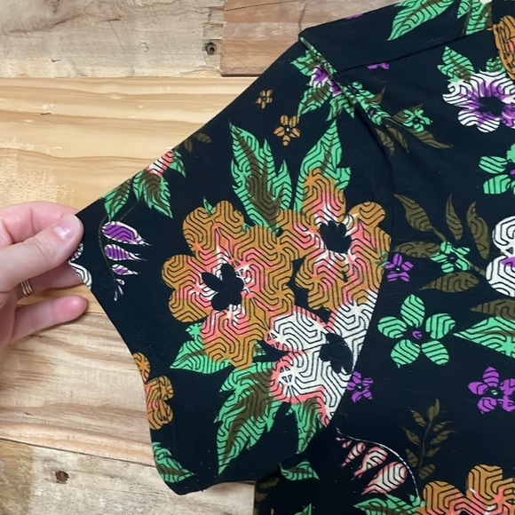 LulaRoe size XS Color Floral Black Carly High-low Short Sleeve Dress with pocket - Picture 4 of 7